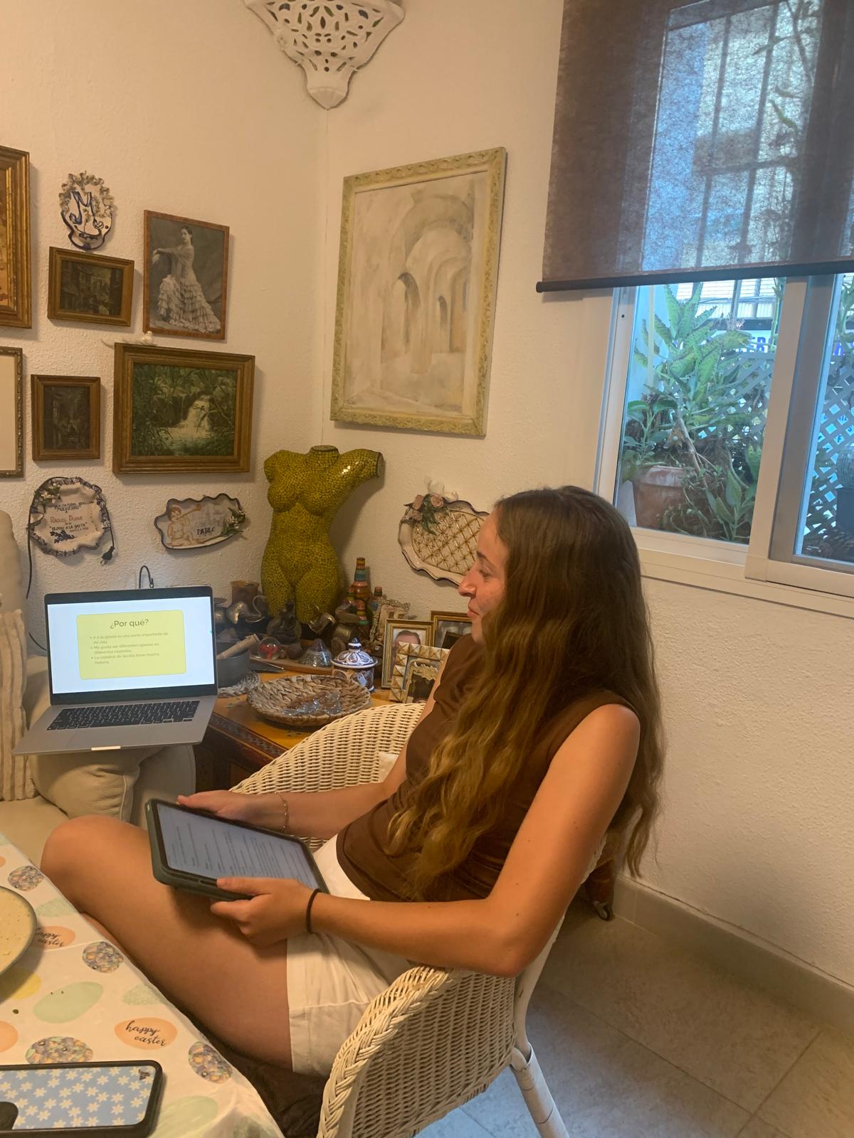 Students living with a host family in Seville, photo 1