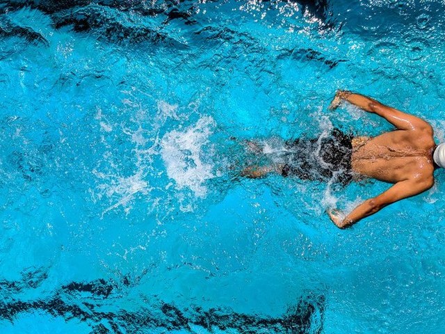 Swimming program in Seville