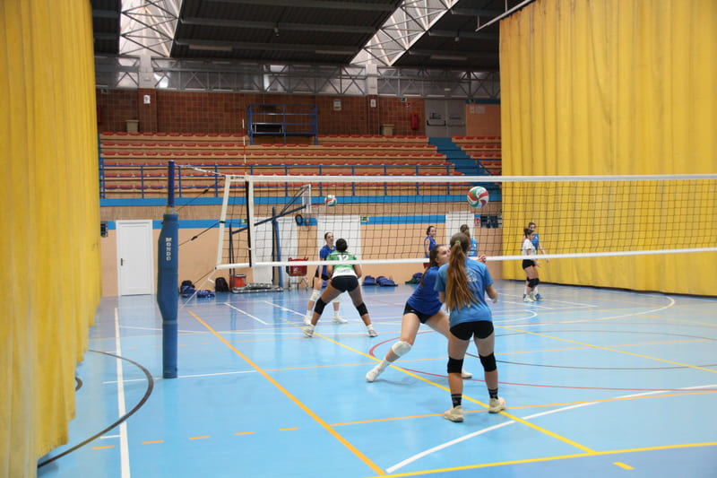 Women’s indoor volleyball dig