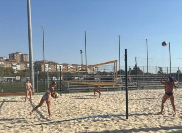 Students and teammates doing beach volleyball drills - SAIIE Gap Year